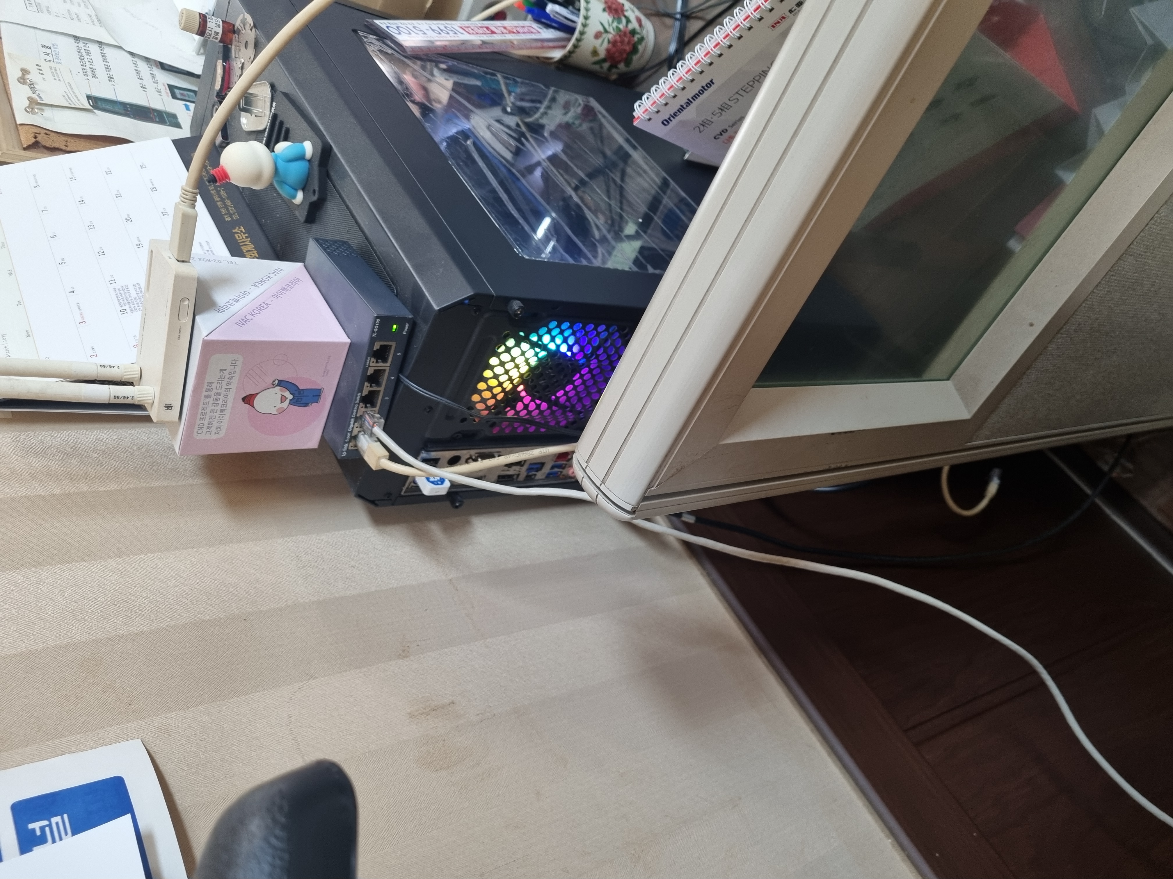 사무실 랜선 전체정리랑 허브설치까지 받았습니다!