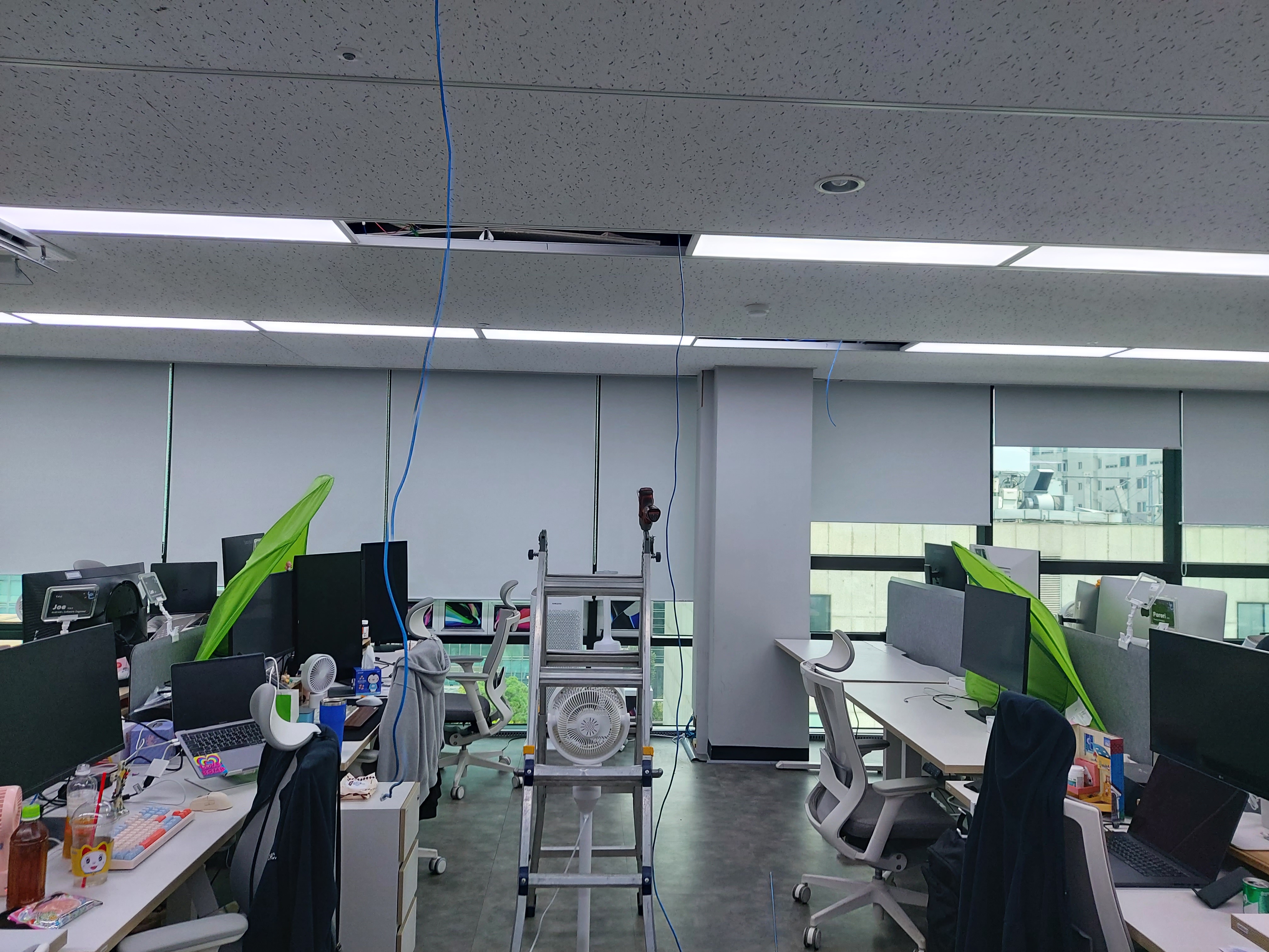 암사 사무실 천장을 통한 랜선 3회선 추가 설치받았어요