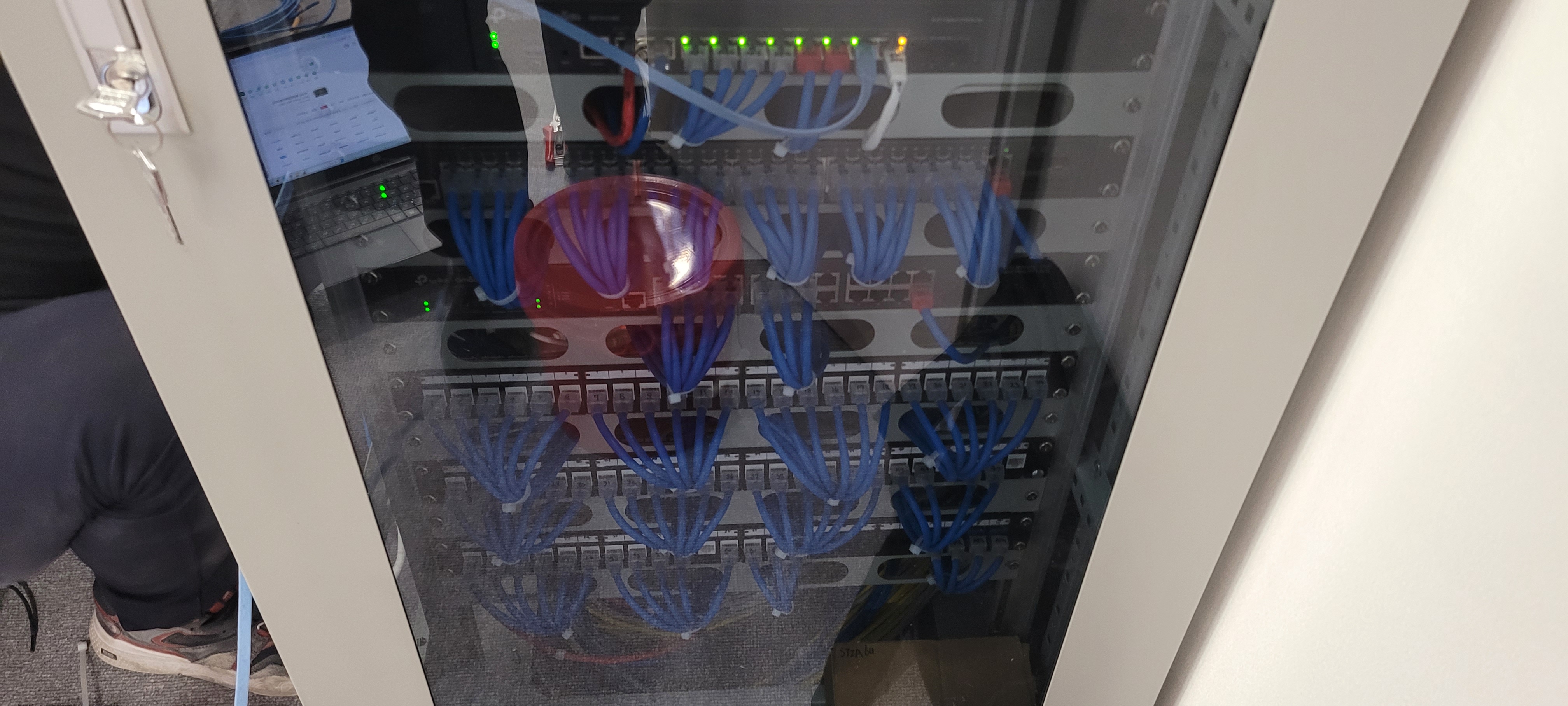 성수동 사옥에 네트워크선 점검해주셨어요